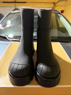 “New” Michael Kors SYDRA Flat Rubber Boots size6